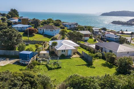 Photo of property in 67 Pikarere Street, Titahi Bay, Porirua, 5022