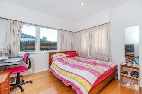 Photo of property in 9 Stephen Avenue, Henderson, Auckland, 0610