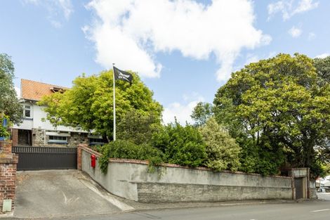 Photo of property in 60 Milton Road, Bluff Hill, Napier, 4110