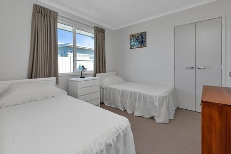 Photo of property in 6 Kamahi Place, One Tree Point, 0118