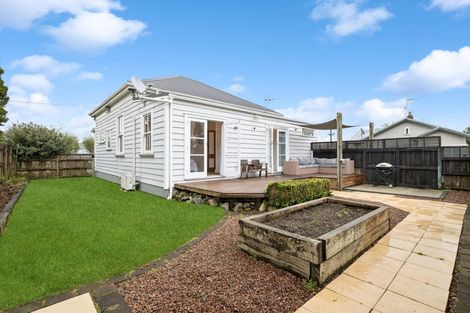Photo of property in 2/93 Harris Street, Pukekohe, 2120