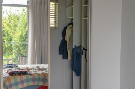 Photo of property in 14 Manahi Avenue, Kawaha Point, Rotorua, 3010