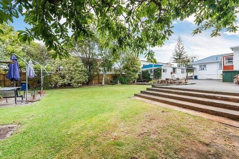 Photo of property in 9 Roberts Road, Te Atatu South, Auckland, 0610