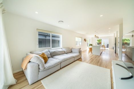 Photo of property in 23 Thornbury Lane, Timberlea, Upper Hutt, 5018