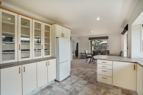 Photo of property in 4 Rothesay Place, Highbury, Palmerston North, 4412
