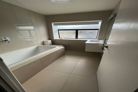 Photo of property in 1/179 Wiseley Road, West Harbour, Auckland, 0618