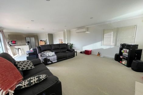 Photo of property in 6 Mcwhirters Farm Lane, Massey, Auckland, 0614