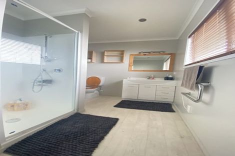 Photo of property in 35 Cleat Street, Whitby, Porirua, 5024