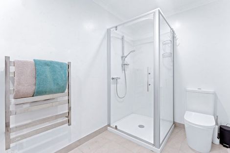 Photo of property in 11f Clearwater Cove, West Harbour, Auckland, 0618