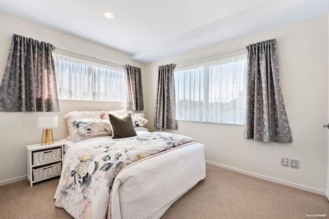 Photo of property in 260a Wairau Road, Glenfield, Auckland, 0627