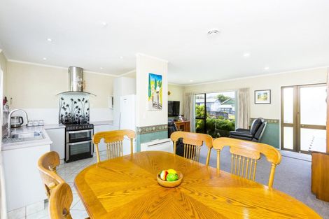 Photo of property in 42 Delaware Grove, Totara Park, Upper Hutt, 5018