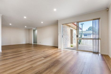 Photo of property in 3 Reefton Place, Flat Bush, Auckland, 2019