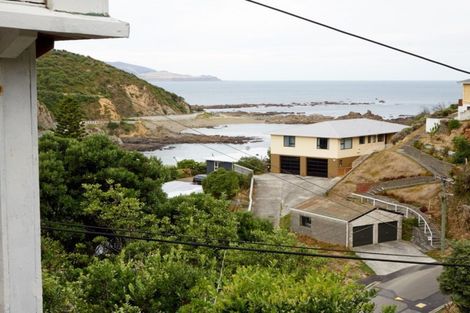 Photo of property in 26 Cave Road, Houghton Bay, Wellington, 6023