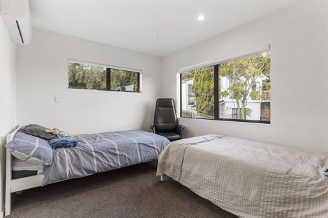 Photo of property in 25b Deverell Place, Northcross, Auckland, 0632