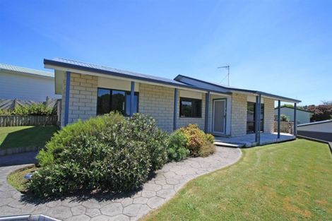 Photo of property in 4 Fantome Place, Whalers Gate, New Plymouth, 4310