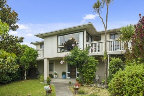 Photo of property in 36 Queens Road, Waikanae Beach, Waikanae, 5036