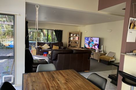 Photo of property in 139a Atkinson Road, Titirangi, Auckland, 0604