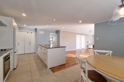 Photo of property in 20 Dobell Road, Stanmore Bay, Whangaparaoa, 0932