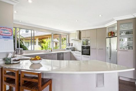 Photo of property in 5 Chatham Avenue, Paremoremo, Auckland, 0632