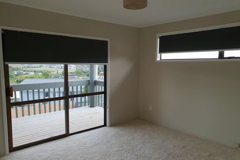 Photo of property in 33 Hobsonville Road, West Harbour, Auckland, 0618