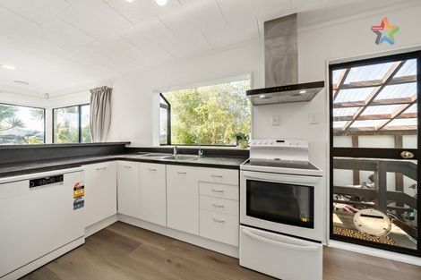 Photo of property in 21 Jasmine Grove, Maungaraki, Lower Hutt, 5010