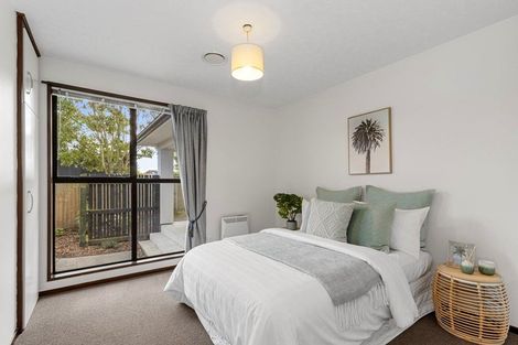 Photo of property in 35 Royal Park Drive, Parklands, Christchurch, 8083
