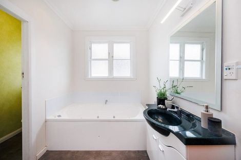 Photo of property in 7 Hobson Place, Takaro, Palmerston North, 4412