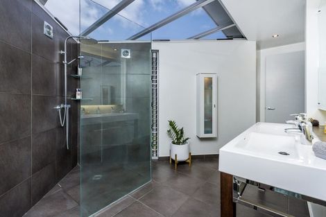 Photo of property in 1007 Beach Road, Torbay, Auckland, 0630