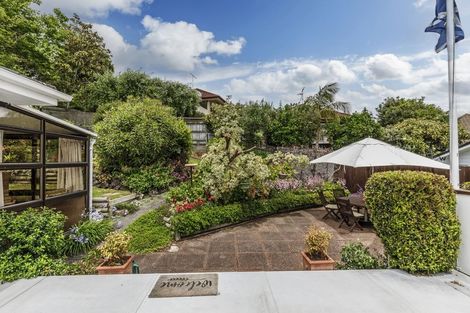 Photo of property in 2/4 Celina Place, Browns Bay, Auckland, 0630