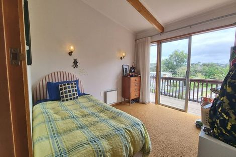 Photo of property in 15 Dawnhaven Drive, Te Atatu Peninsula, Auckland, 0610