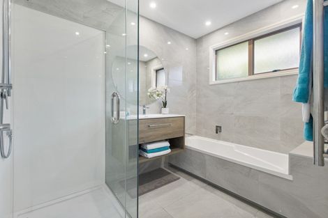 Photo of property in 8 Hamish Place, Sunnyhills, Auckland, 2010