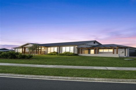 Photo of property in 24 Malbec Place, Huapai, Kumeu, 0810