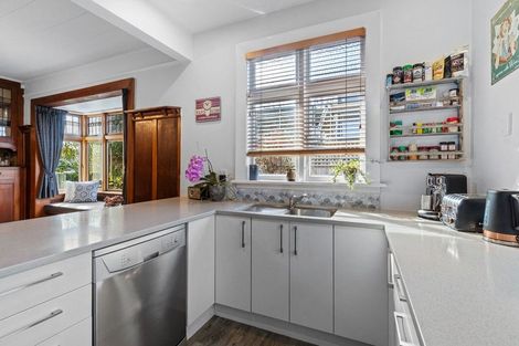 Photo of property in 102 Somerfield Street, Somerfield, Christchurch, 8024