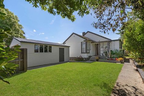 Photo of property in 4 Crewe Crescent, Hokowhitu, Palmerston North, 4410