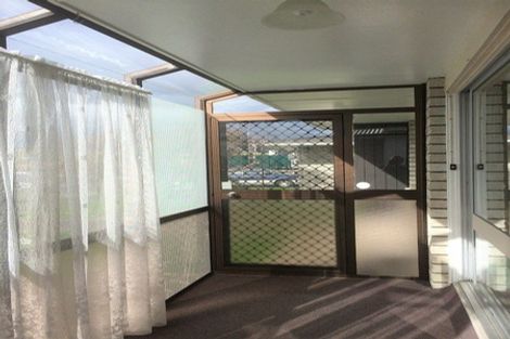 Photo of property in 40 Karaka Crescent, Levin, 5510