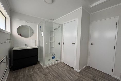 Photo of property in 8 Chetwode Grove, Newlands, Wellington, 6037