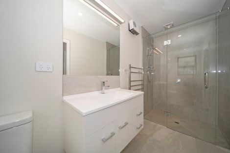 Photo of property in 5 Oakmont Crescent, Waiwhakaiho, New Plymouth, 4312