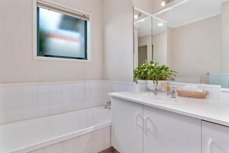 Photo of property in 10 Meadowviews Drive, Welcome Bay, Tauranga, 3112