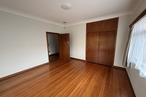 Photo of property in 39 Staveley Avenue, Mount Roskill, Auckland, 1041