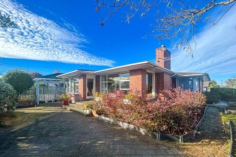 Photo of property in 32 Greendale Avenue, Avonhead, Christchurch, 8042