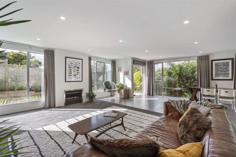 Photo of property in 19a Peter Terrace, Castor Bay, Auckland, 0620