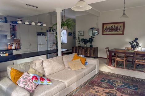 Photo of property in 121 Onepu Road, Lyall Bay, Wellington, 6022