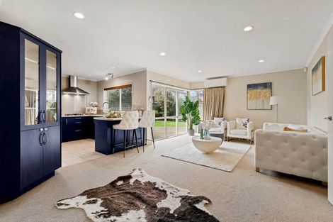 Photo of property in 3 Borthwick Close, Flat Bush, Auckland, 2016