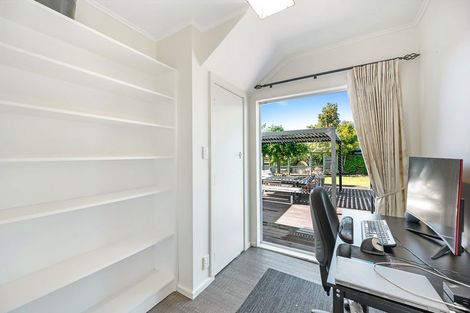 Photo of property in 2 Cambridge Terrace, Taradale, Napier, 4112