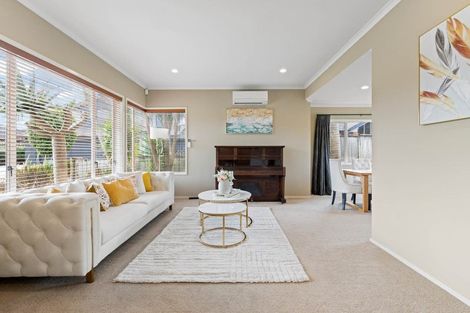 Photo of property in 3 Borthwick Close, Flat Bush, Auckland, 2016