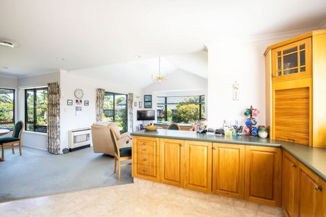 Photo of property in 16 Kinross Drive, Merrilands, New Plymouth, 4312