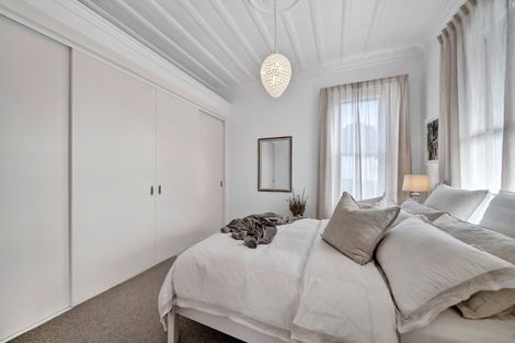 Photo of property in 9 Mayfair Place, Westown, New Plymouth, 4310