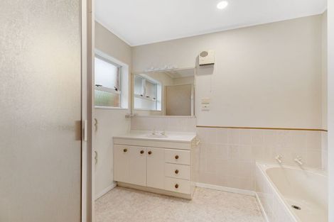 Photo of property in 33a Kirby Street, Glendene, Auckland, 0602