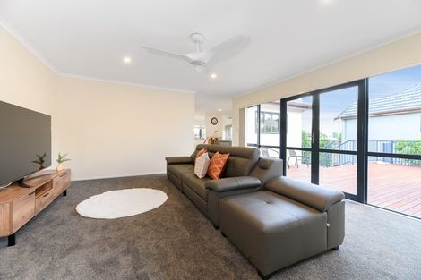 Photo of property in 88 Fields Parade, Oteha, Auckland, 0632