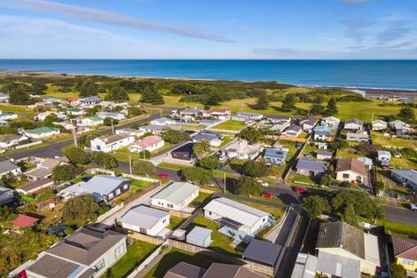 Photo of property in 10 Karaka Street, Castlecliff, Whanganui, 4501
